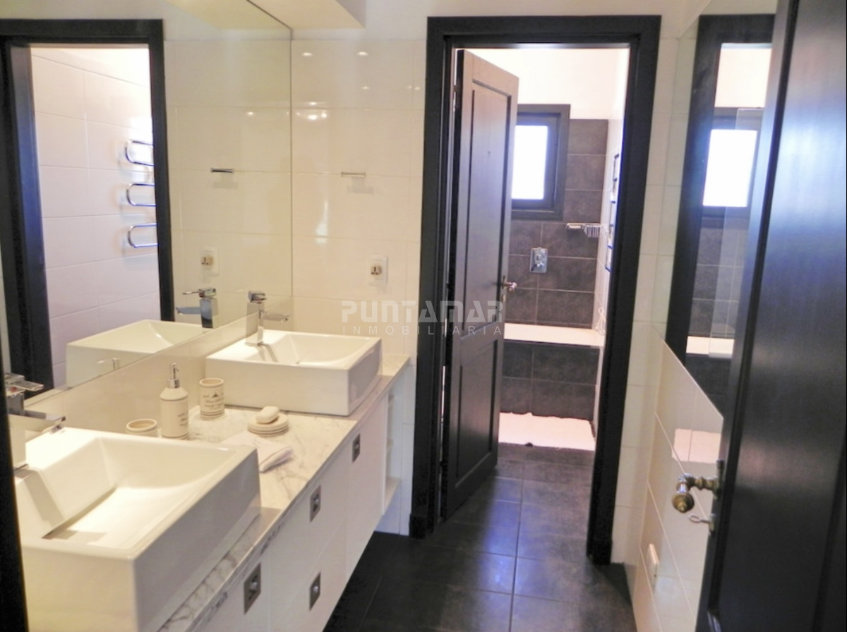 Casa ID.213468 - IMPONENTE CASA CON PISCINA Y 6 DORMITORIOS A 200 METROS DE LA POSTA DEL CANGREJO