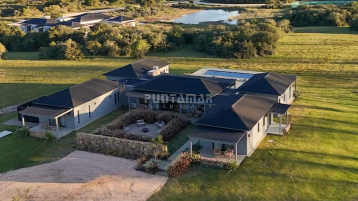 Casa ID.213918 - VENTA CASA 4 DORMITORIOS Y PISCINA EN LA BARRA