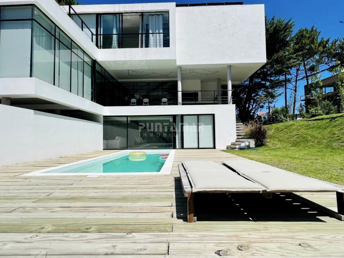 Casa ID.213149 - ESPECTACULAR CASA CON PISCINA DE 4 DORMITORIOS EN MONTOYA 