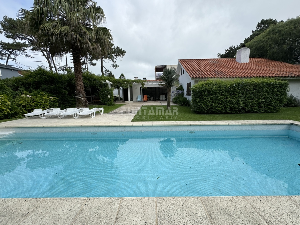 Casa ID.210691 - CASA  EN ALQUILER 3 DORMITORIOS CON PISCINA EN RINCÓN DEL INDIO