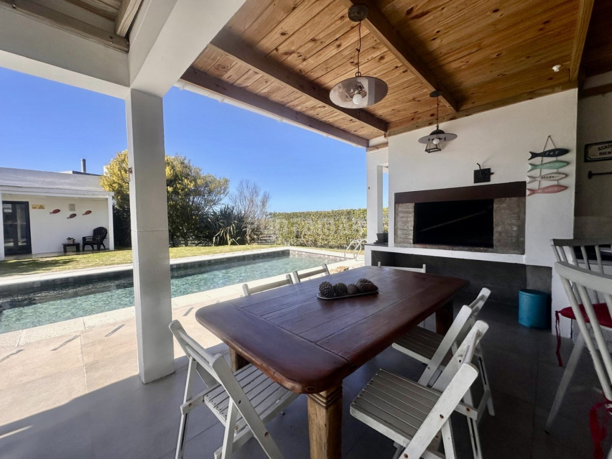 Casa ID.210856 - ALQUILER FRENTE AL MAR EN MONTOYA - 5 SUITES CON PISCINA