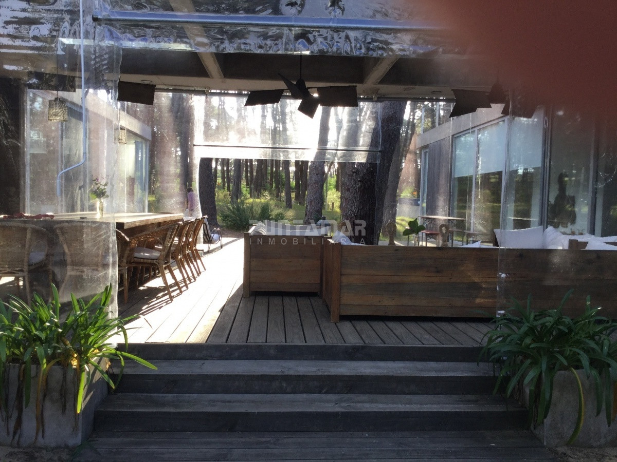 Casa ID.212235 - ALQUILER CASA PUNTA DEL ESTE, BARRIO PRIVADO EN A BARRA 4 DORMITORIOS MÁS SERVICIO COMPLETO