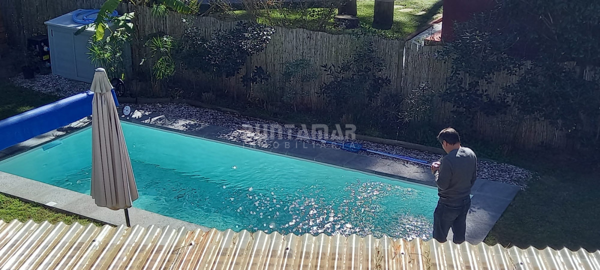 Casa ID.212479 - MUY LINDA CASA DE 2 PLANTAS EN SAN RAFAEL DE 4 DORMITORIOS CON PISCINA