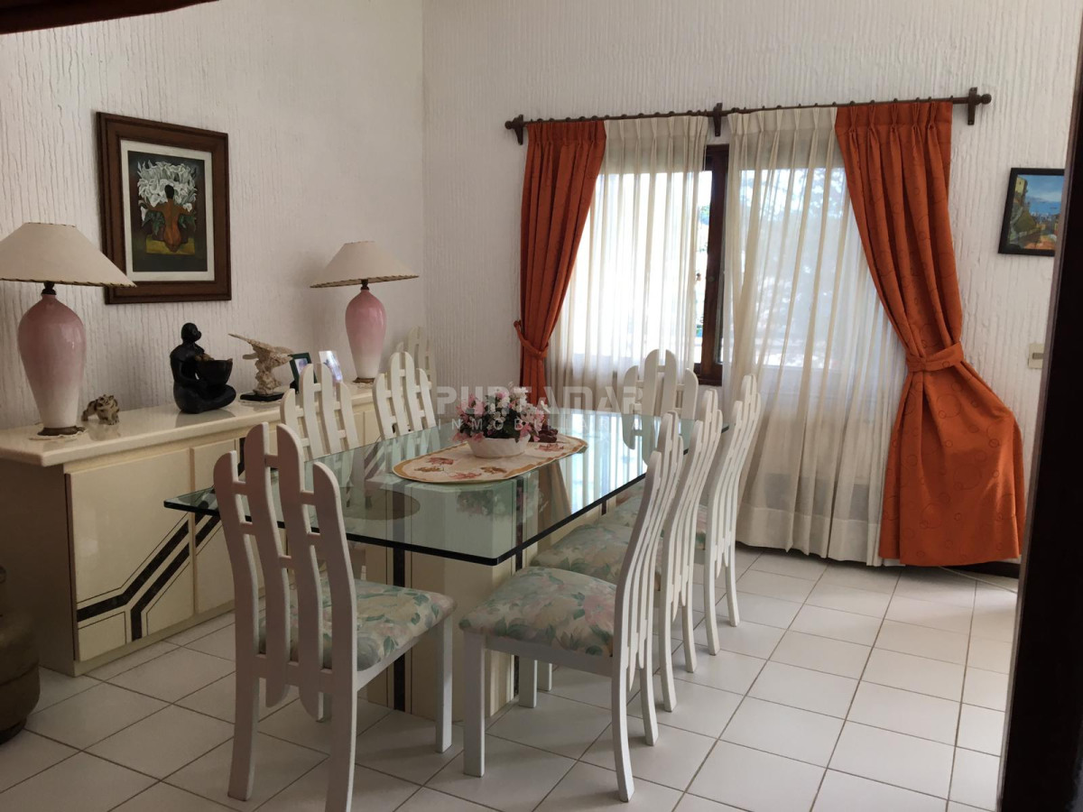 Casa ID.212451 - VENTA o ALQUILER ANUAL CASA EN MEJOR ZONA COMERCIAL