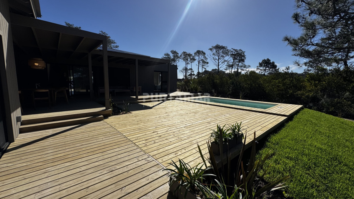 Casa ID.213778 - VENTA CASA DE 3 DORMITORIOS Y PISCINA EN RESERVA MONTOYA 