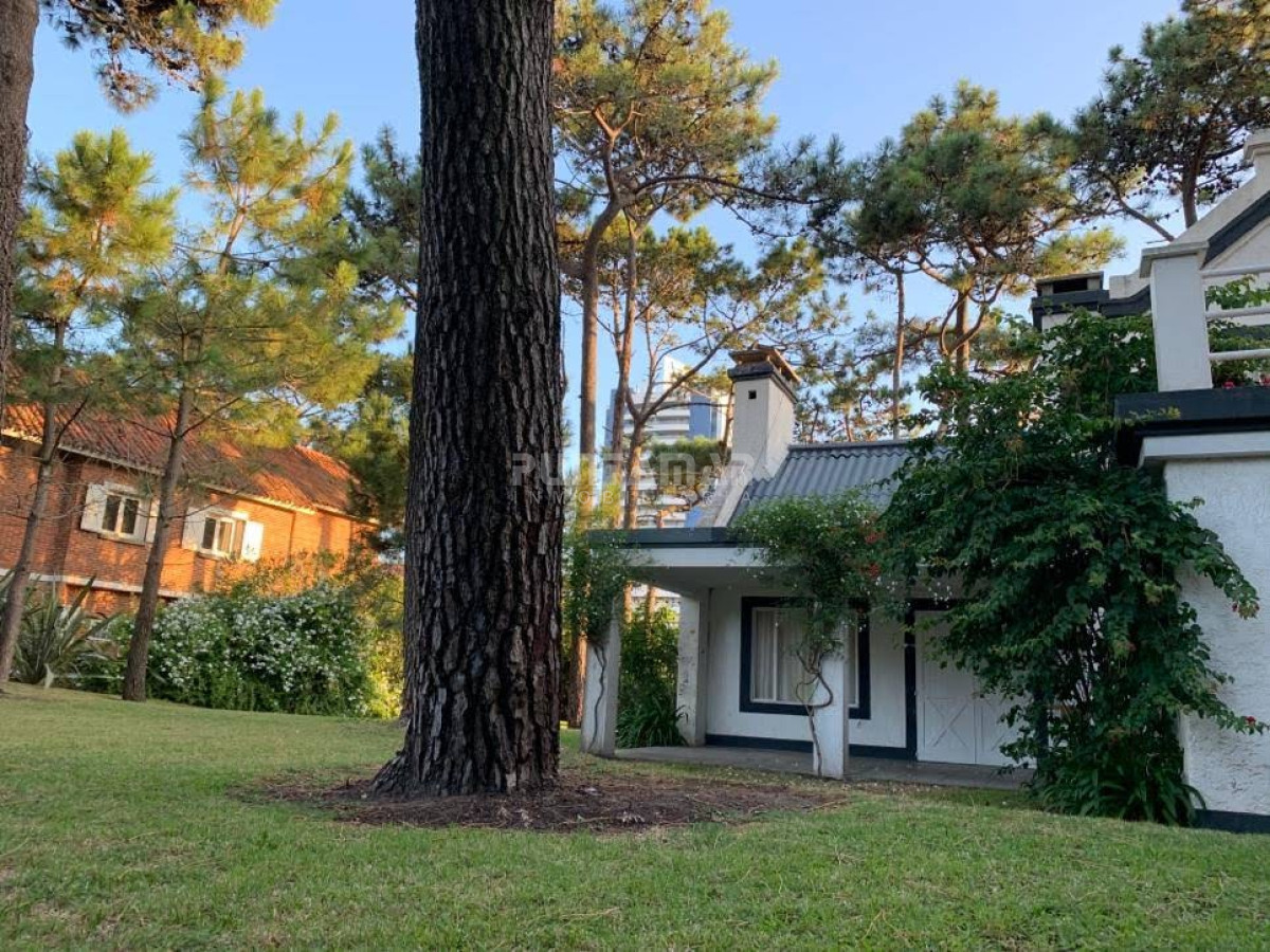 Casa ID.210714 - CASA 3 DORMITORIOS Y SERVICIO EN LA BRAVA PUNTA DEL ESTE