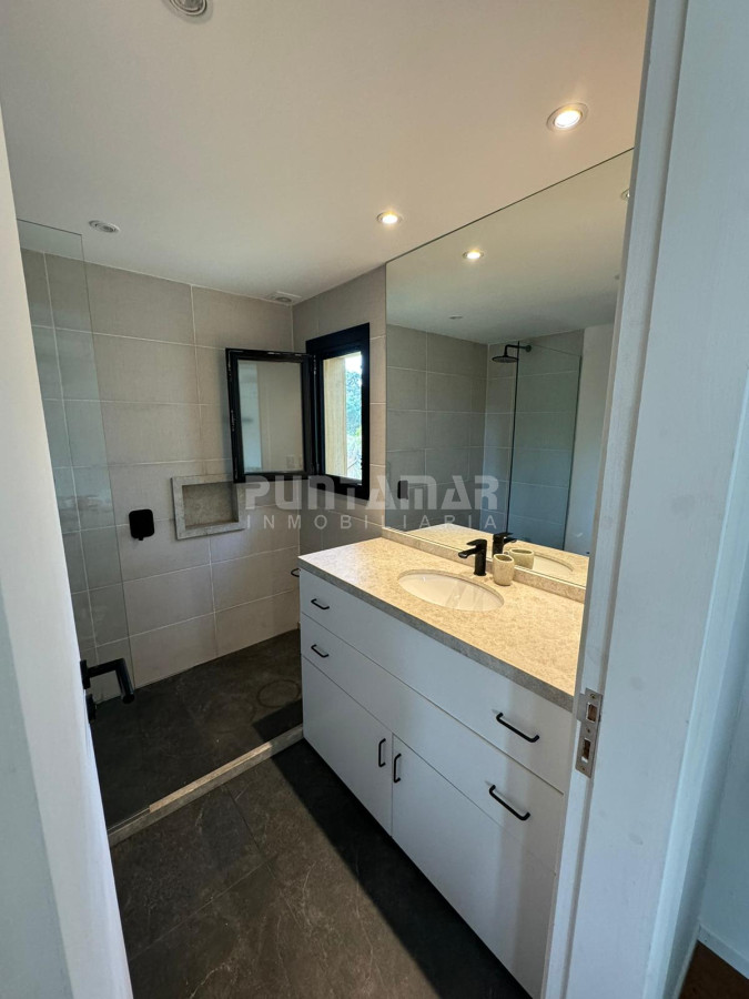 Casa ID.213420 - ALQUILER HERMOSA CASA 3 DORMITORIOS CON PISCINA EN ÑA BARRA