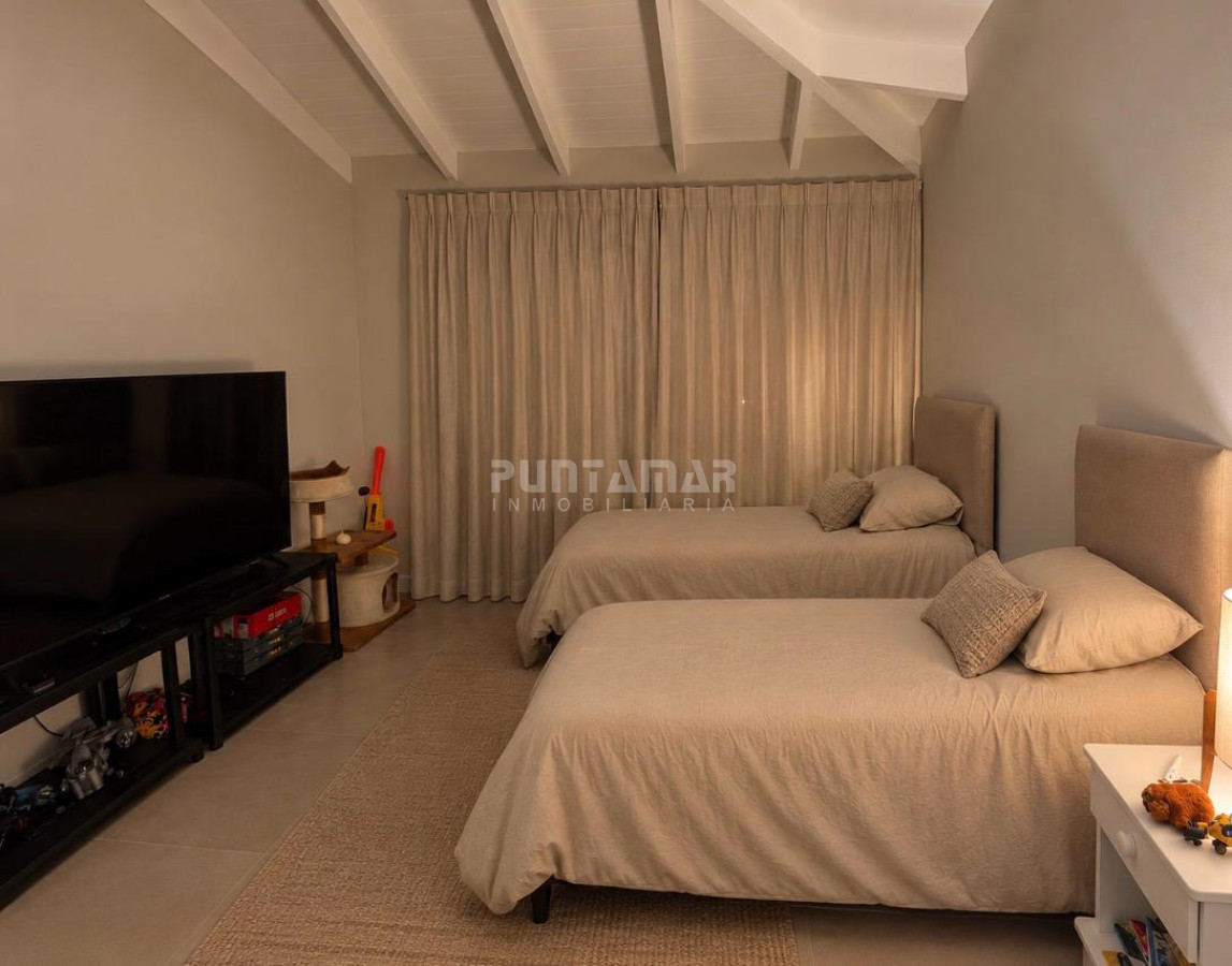Casa ID.213994 - VENTA DE CASA  4 DORMITORIOS EN BARRIO PRIVADO LA CAÑADA