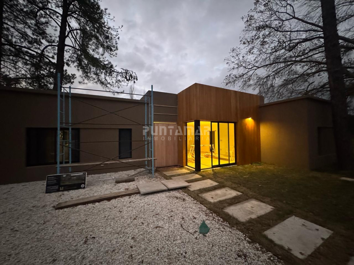 Casa ID.213666 - Casa en venta en barrio cerrado La Cañada, distrito 52