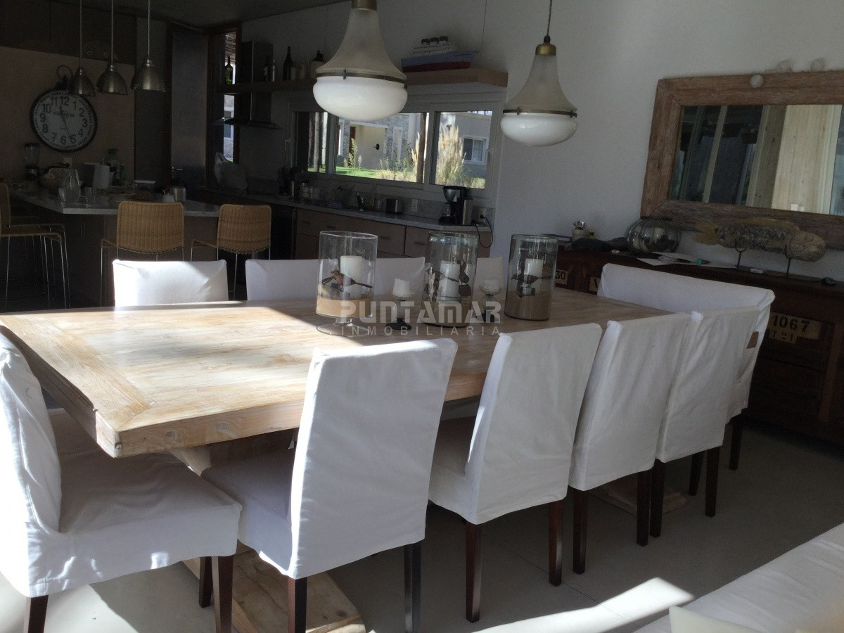 Casa ID.212235 - ALQUILER CASA PUNTA DEL ESTE, BARRIO PRIVADO EN A BARRA 4 DORMITORIOS MÁS SERVICIO COMPLETO