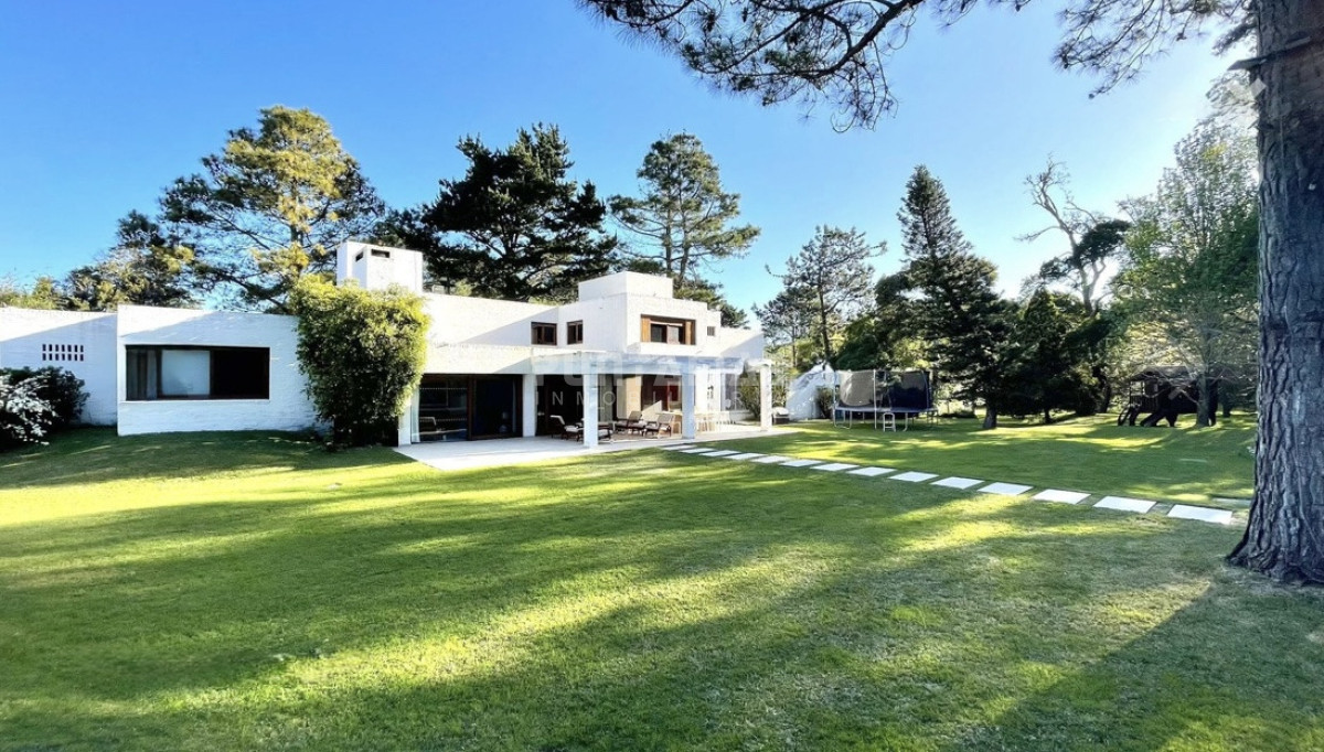 Casa ID.213860 - EXCLUSIVA PROPIEDAD EN BARRIO GOLF.