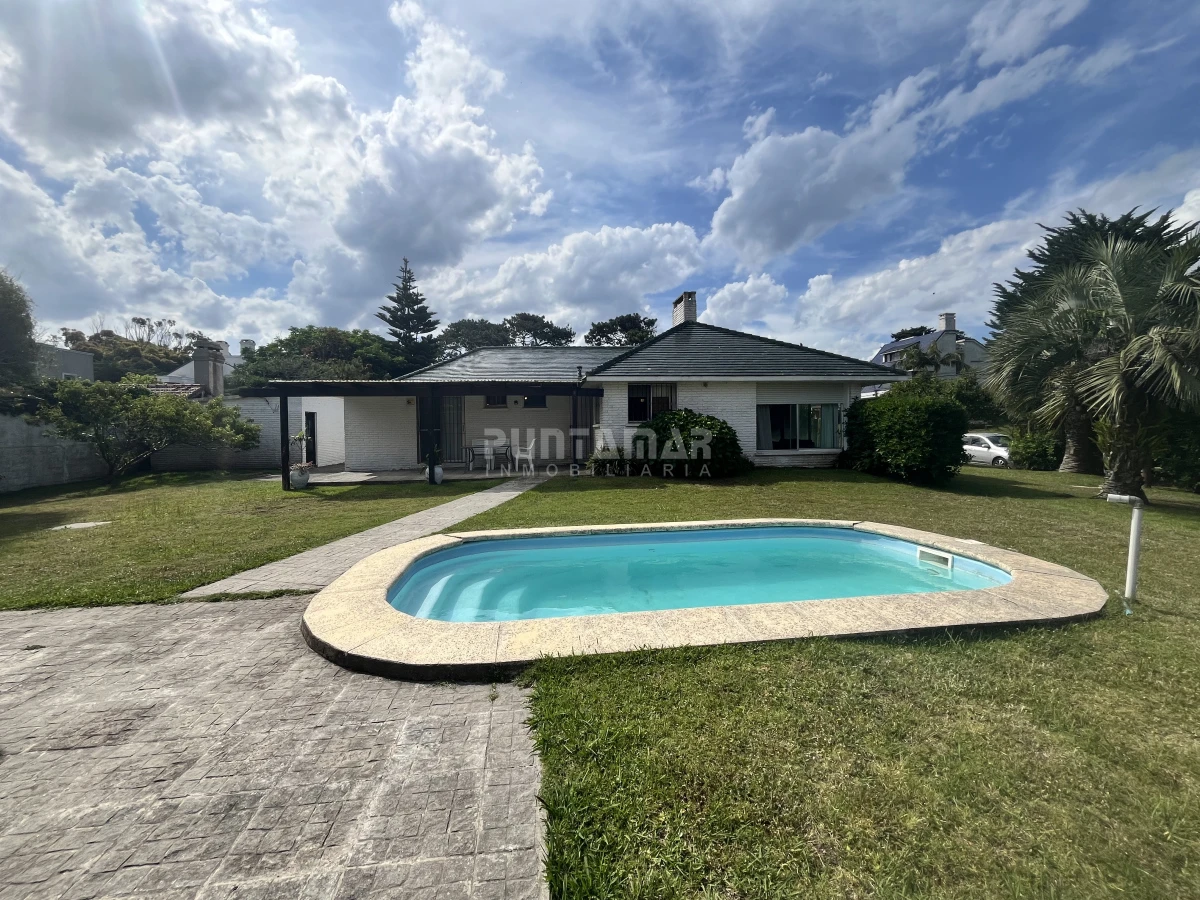 Casa ID.210703 - ALQUILER CASA 4 DORMITORIOS EN PARADA 23 DE LA BRAVA CON PISCINA