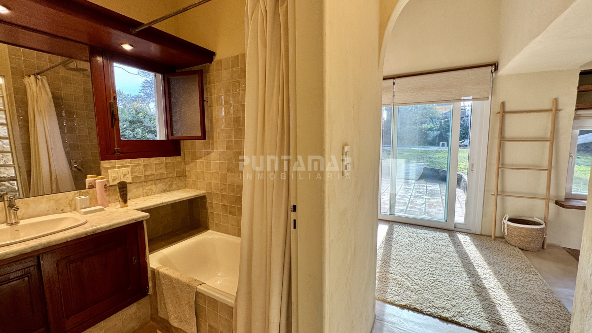 Casa ID.213532 - ALQUILER CASA DE DISEÑO DE 3 DORMITORIOS CON PISCINA EN SAN RAFAEL 