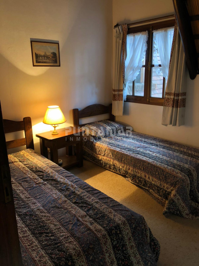 Casa ID.210719 - CASA A LA VENTA UBICADA A POCAS CUADRAS DE PLAYA BRAVA PUNTA DEL ESTE