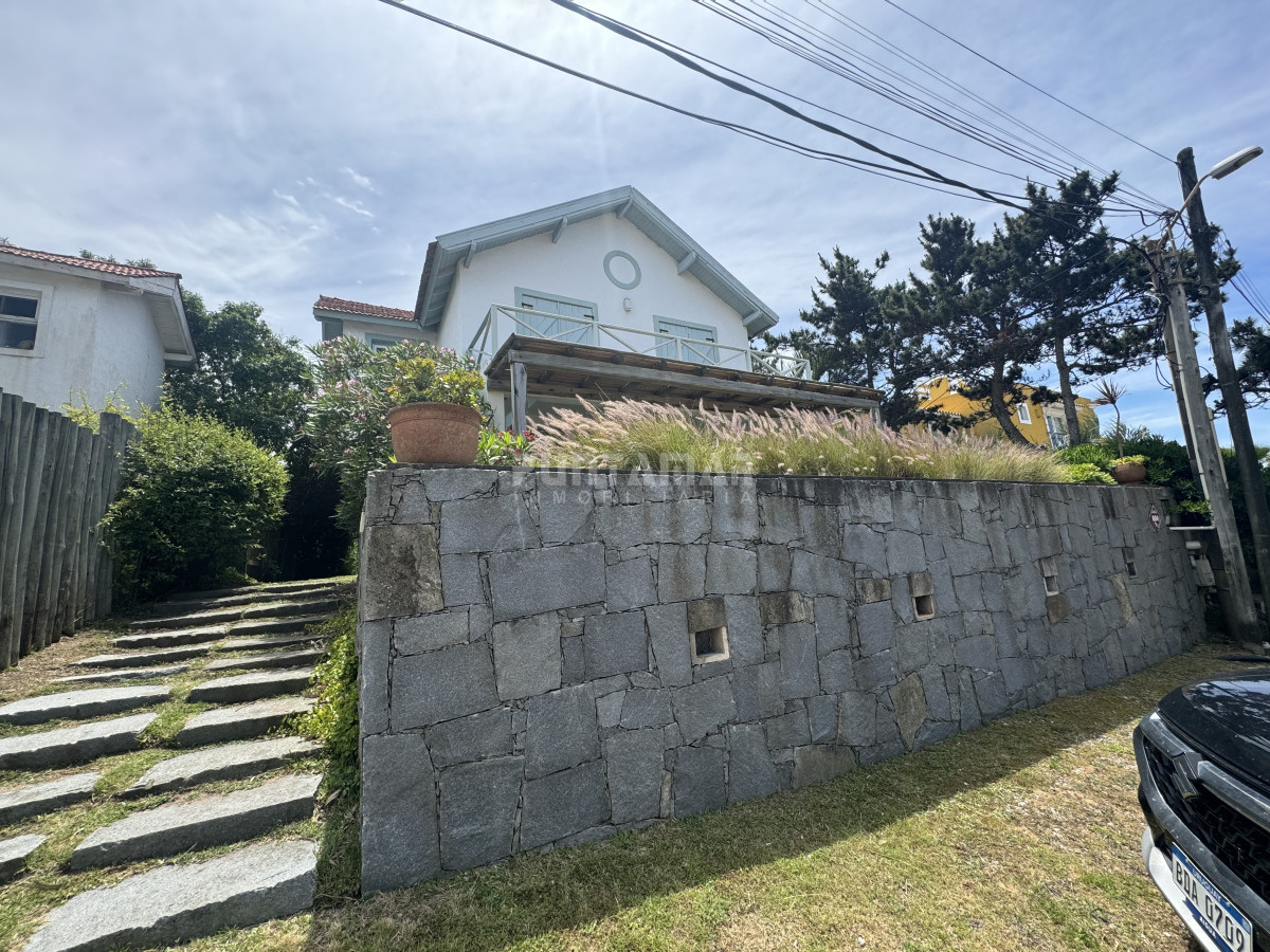 Casa ID.210802 - ALQUILER DE CASA EN MONTOYA CON VISTA AL MAR, 4 DORMITORIOS MÁS SERVICIO