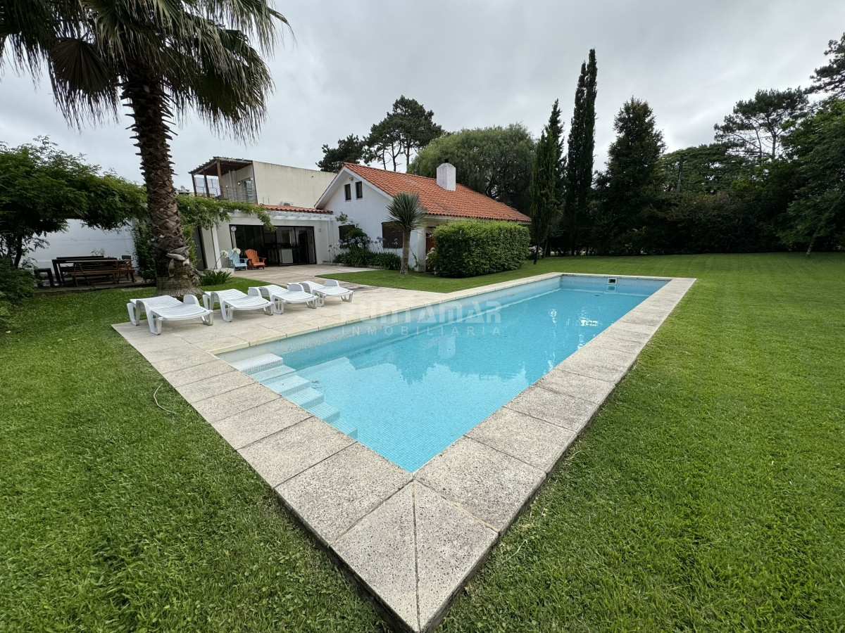 Casa ID.210691 - CASA  EN ALQUILER 3 DORMITORIOS CON PISCINA EN RINCÓN DEL INDIO