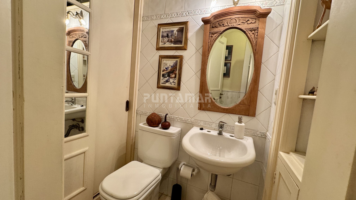 Casa ID.213691 - ALQUILER ANUAL 4 DORMITORIOS MAS DEPENDENCIA AMPLIO JARDIN Y PISCINA 