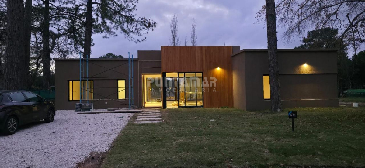 Casa ID.213666 - Casa en venta en barrio cerrado La Cañada, distrito 52
