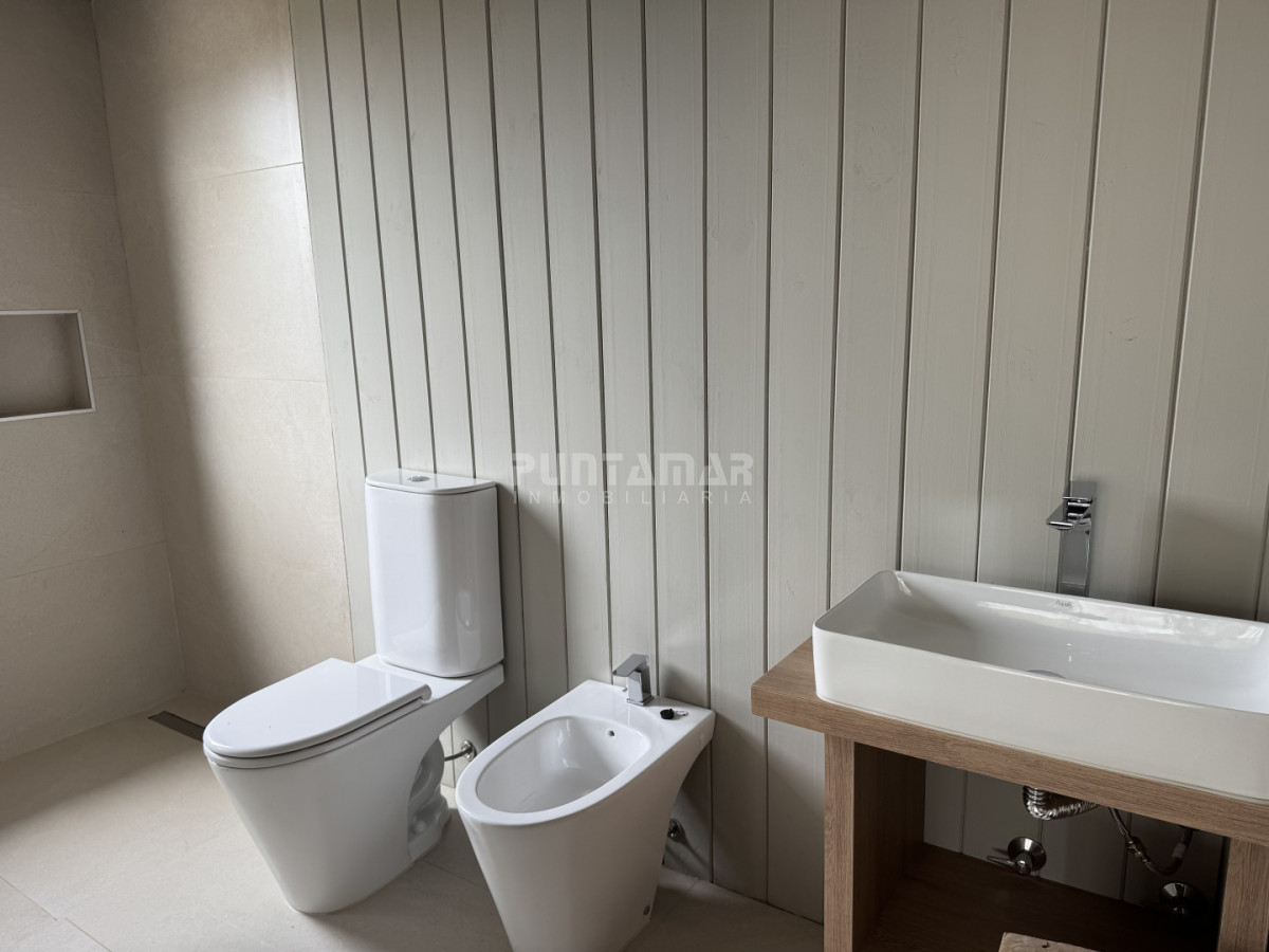 Casa ID.213824 - VENTA CASA 4 DORMITORIOS EN SUITE