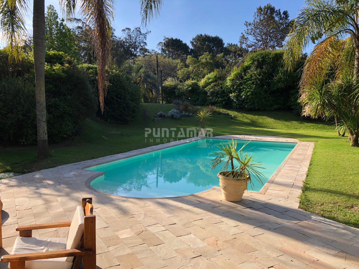 Casa ID.210719 - CASA A LA VENTA UBICADA A POCAS CUADRAS DE PLAYA BRAVA PUNTA DEL ESTE
