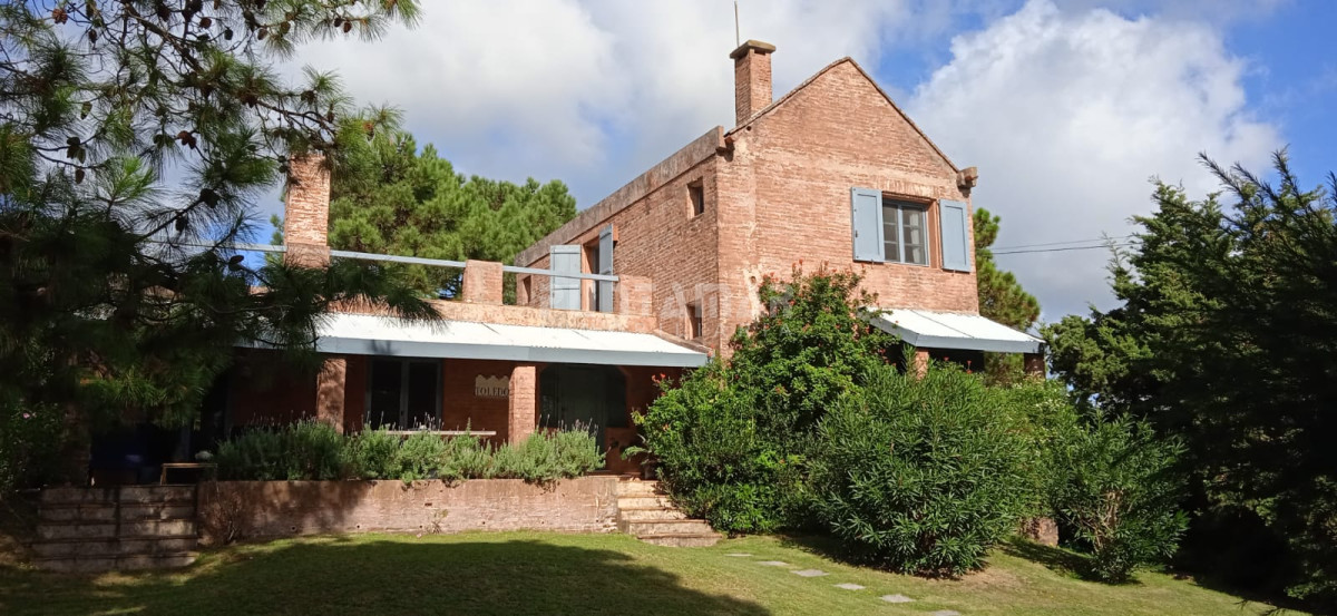 Casa ID.210942 - ALQUILER Y VENTA CASA 3 DORMITORIOS EN EL CORAZON DE LA BARRA