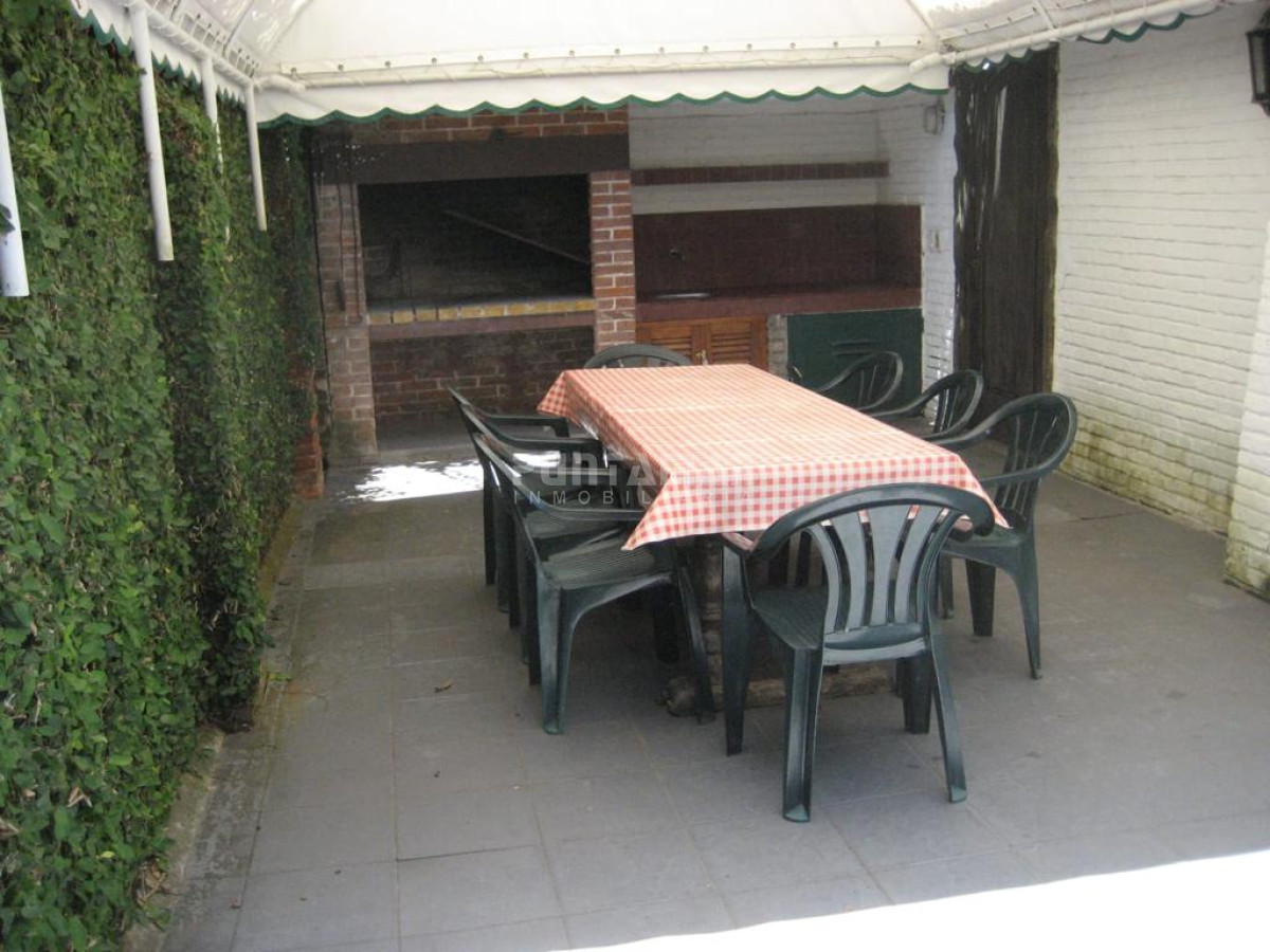 Casa ID.212424 - CHALET DE 5 DORMITORIOS EN PARADA 6 DE LA MANSA