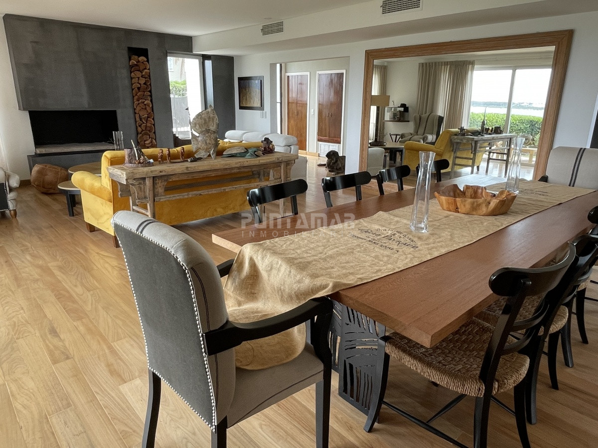 Casa ID.212407 - CASA EN VENTA EN LA PENINSULA, FRENTE A LA MANSA