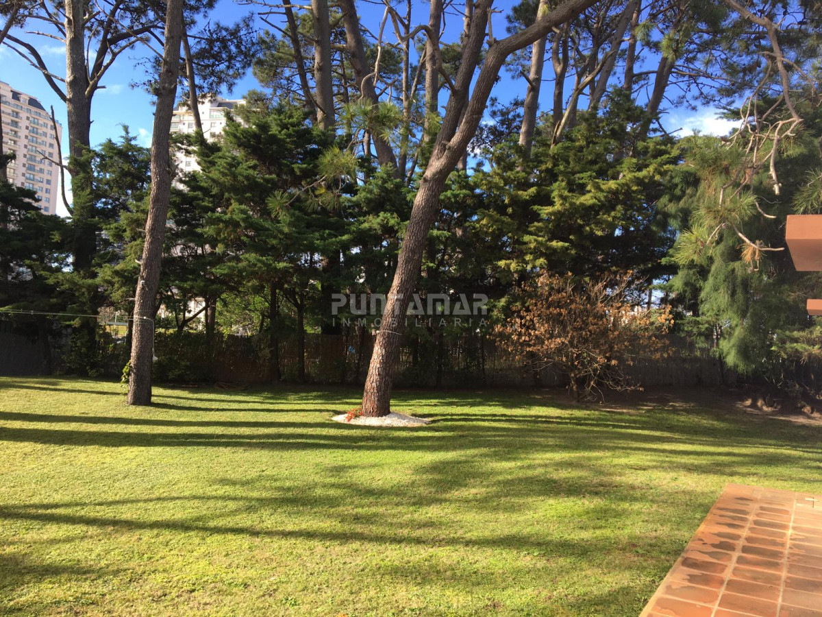 Casa ID.212451 - VENTA o ALQUILER ANUAL CASA EN MEJOR ZONA COMERCIAL