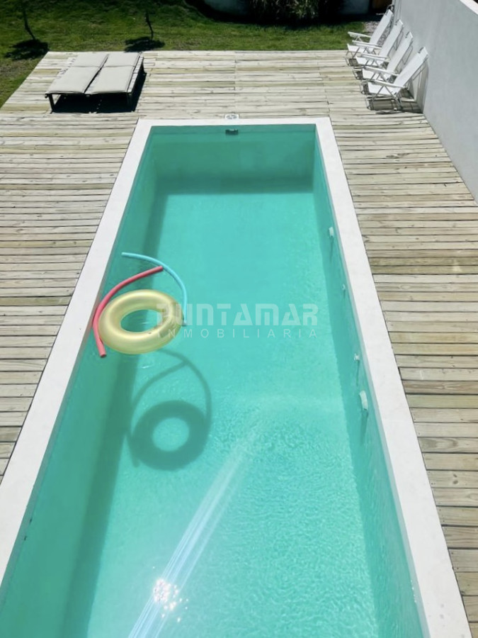 Casa ID.213149 - ESPECTACULAR CASA CON PISCINA DE 4 DORMITORIOS EN MONTOYA 