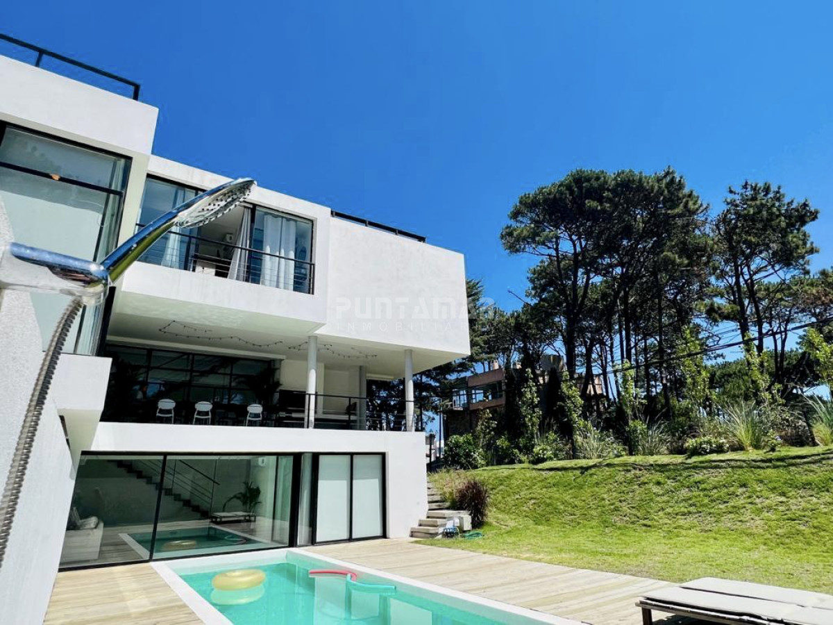 Casa ID.213149 - ESPECTACULAR CASA CON PISCINA DE 4 DORMITORIOS EN MONTOYA 