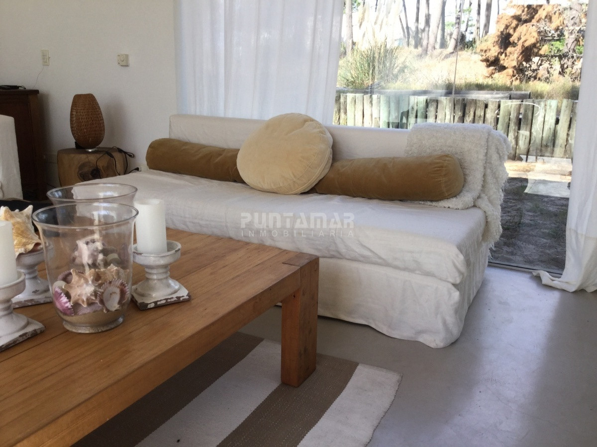 Casa ID.212235 - ALQUILER CASA PUNTA DEL ESTE, BARRIO PRIVADO EN A BARRA 4 DORMITORIOS MÁS SERVICIO COMPLETO