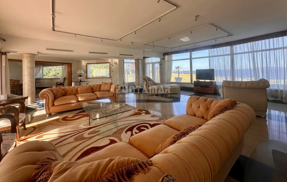 Casa ID.213906 - EXCLUSIVA MANSIÓN FRENTE AL MAR. Residencia de categoría con casa de huéspedes y de caseros frente a playa mansa.