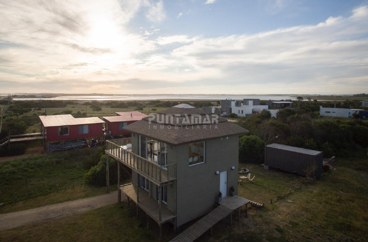 ALQUILER CASA 3 DORM Y VISTA AL MAR EN LA JUANITA  -