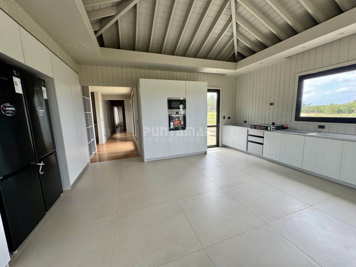 Casa ID.213824 - VENTA CASA 4 DORMITORIOS EN SUITE