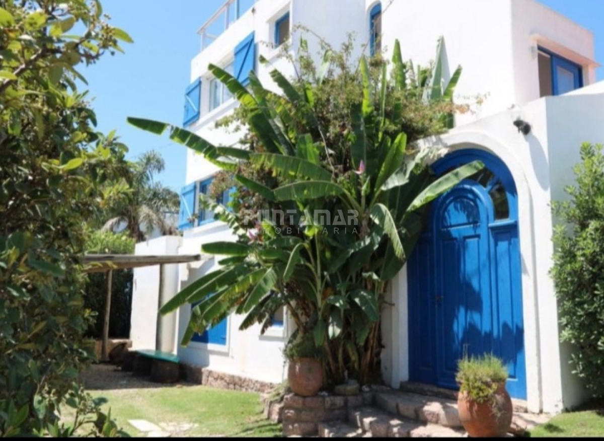 Casa ID.210937 - CERCA DE LA PLAYA, CASA A LA VENTA EN EL  CORAZON DE LA BARRA 