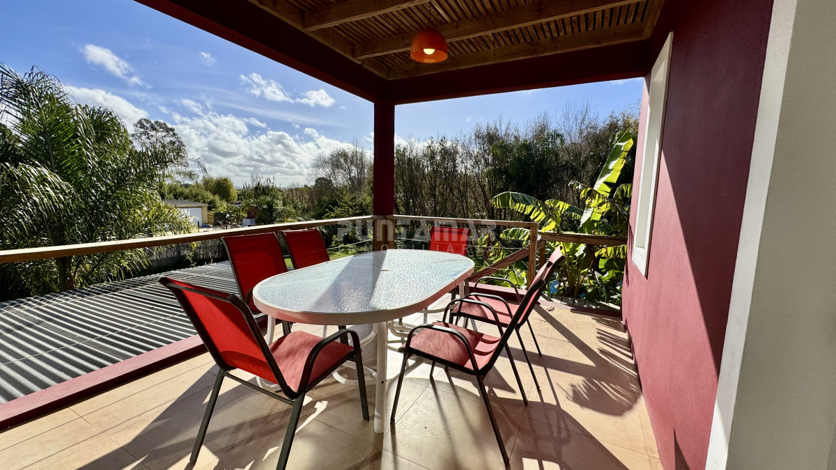 Casa ID.213690 - MODERNA CASA DE 3 DORMITORIOS CON PISCINA EN EL TESORO 