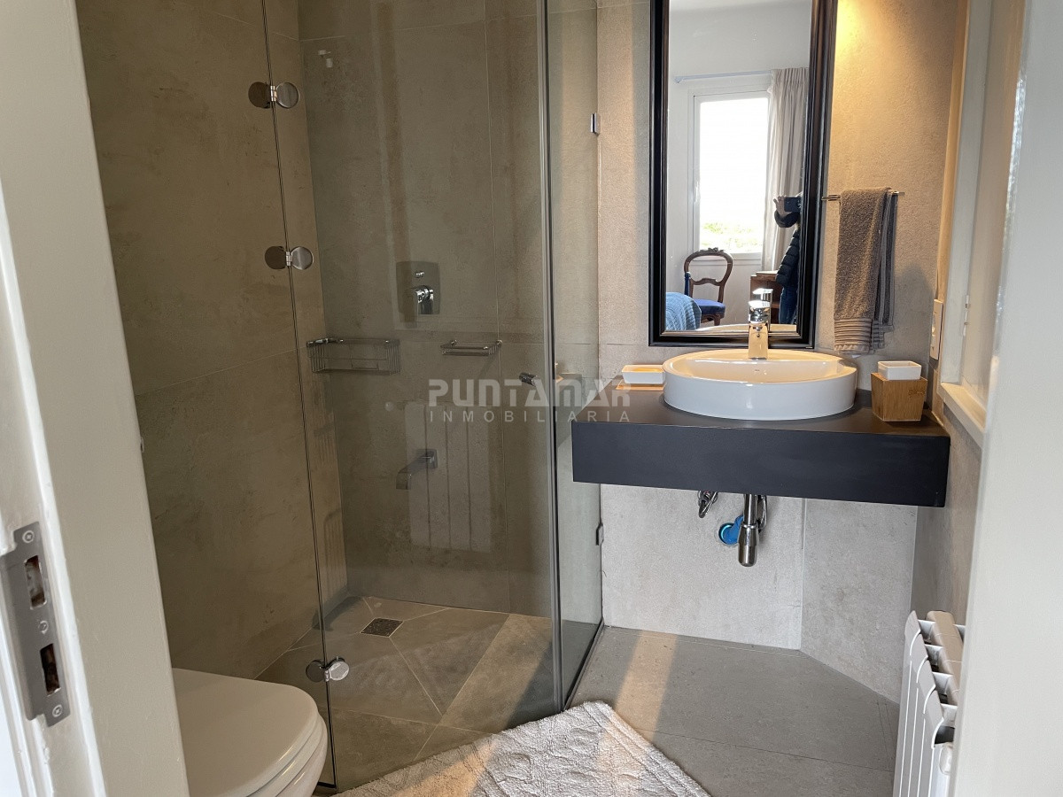 Casa ID.212407 - CASA EN VENTA EN LA PENINSULA, FRENTE A LA MANSA