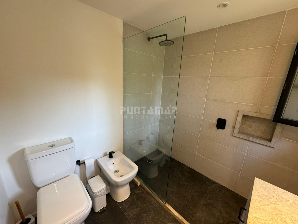 Casa ID.213420 - ALQUILER HERMOSA CASA 3 DORMITORIOS CON PISCINA EN ÑA BARRA