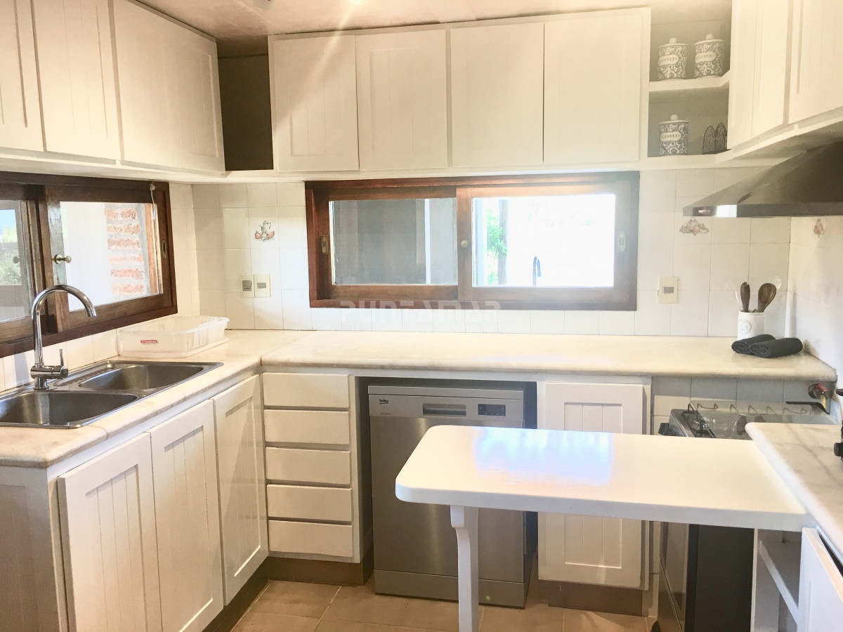 Casa ID.210775 - Casa en Montoya, La Barra en venta y alquiler con piscina