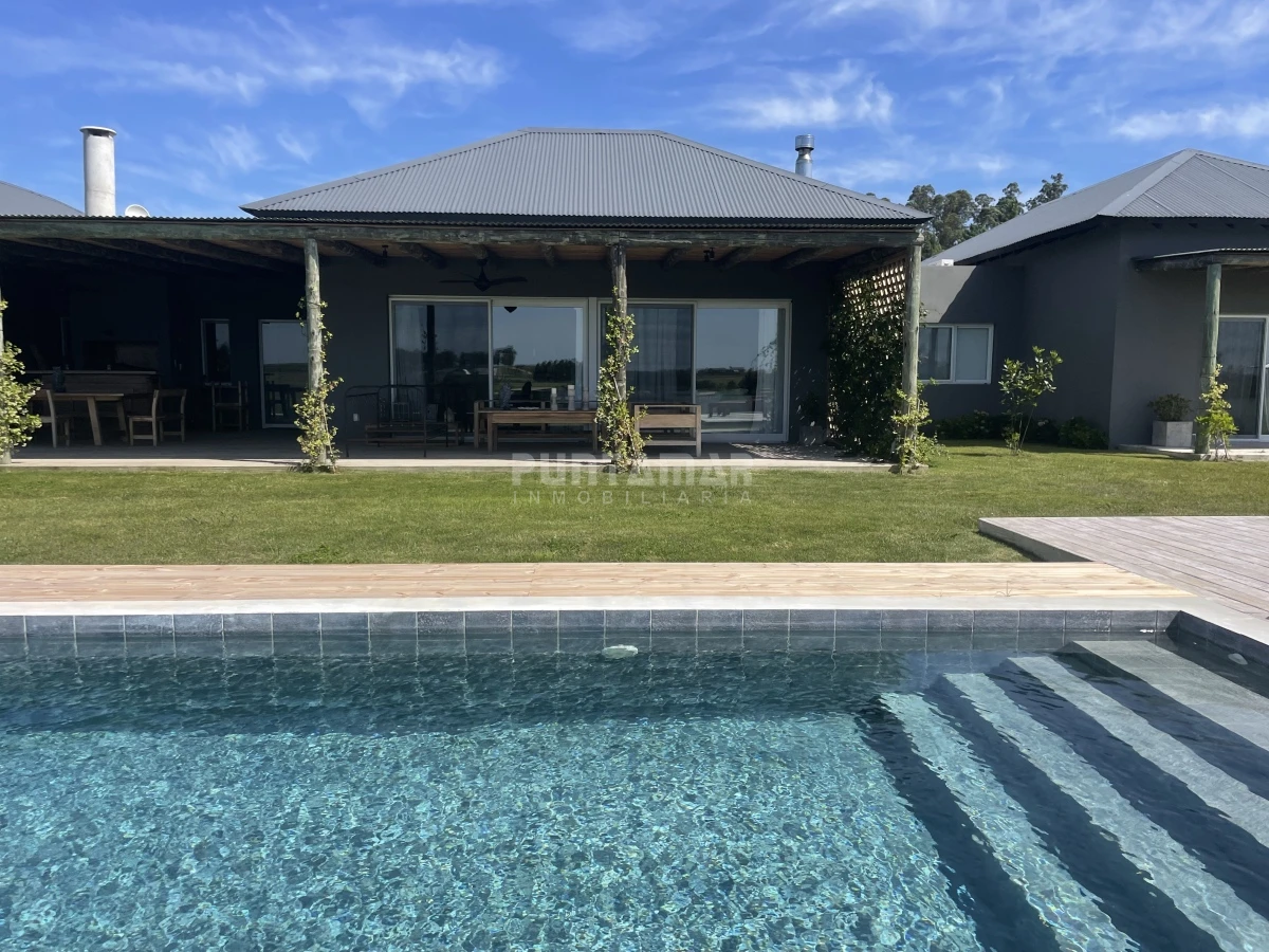 Casa ID.213168 - Casa en alquiler en Pueblo Mio