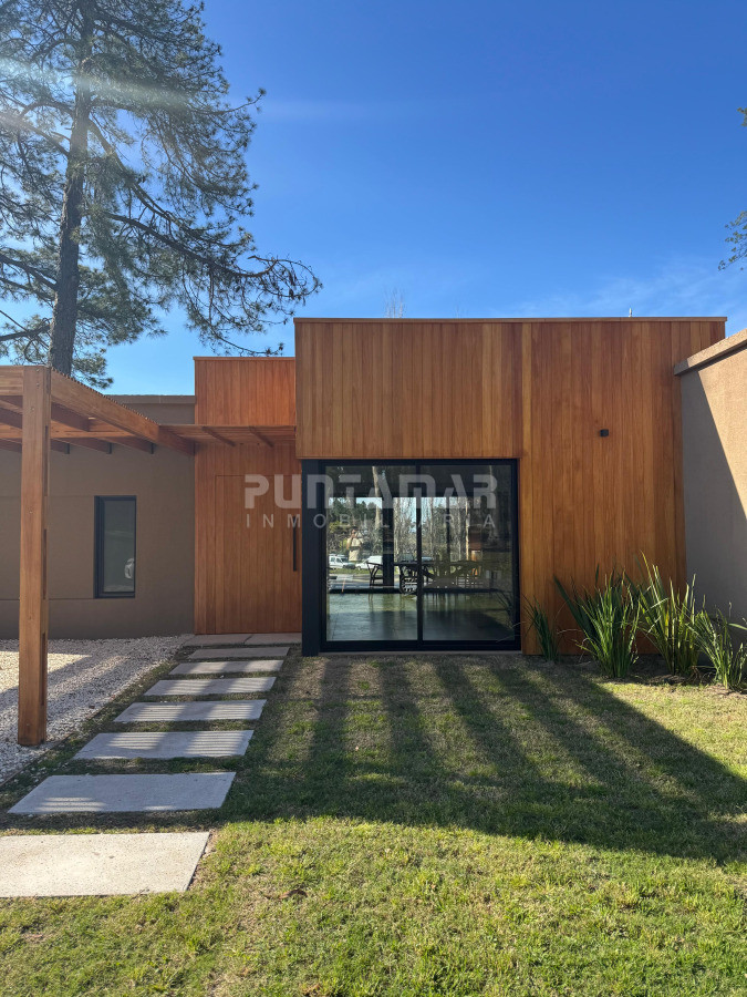 Casa ID.213666 - VENTA Y ALQUILER CASA A ESTRENAR EN BARRIO CERRADO LA CAÑADA - DISTRITO 52