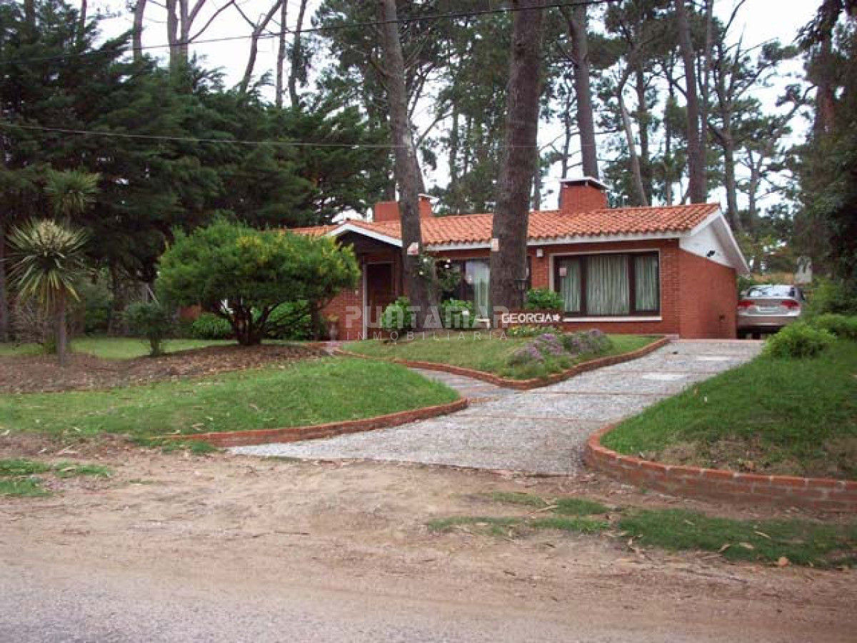 VENTA DE CASA EN SAN RAFAEL  3 DORMITORIOS - PMI210673C