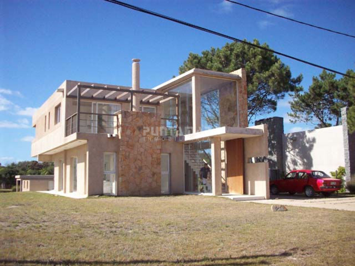 Casa ID.210709 - ALQUILER MODERNA CASA RINCON DEL INDIO 3 DORM Y PISCINA