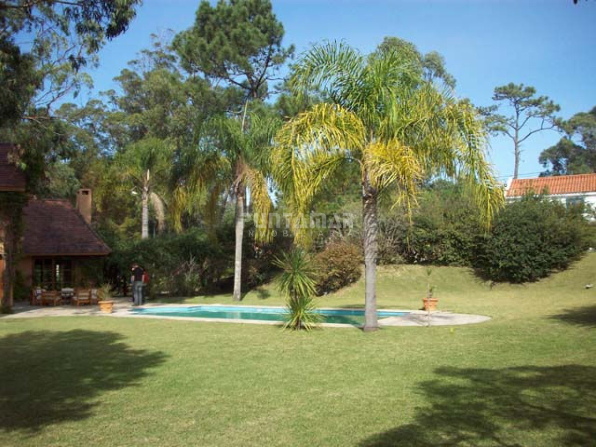 Casa ID.210719 - CASA A LA VENTA UBICADA A POCAS CUADRAS DE PLAYA BRAVA PUNTA DEL ESTE