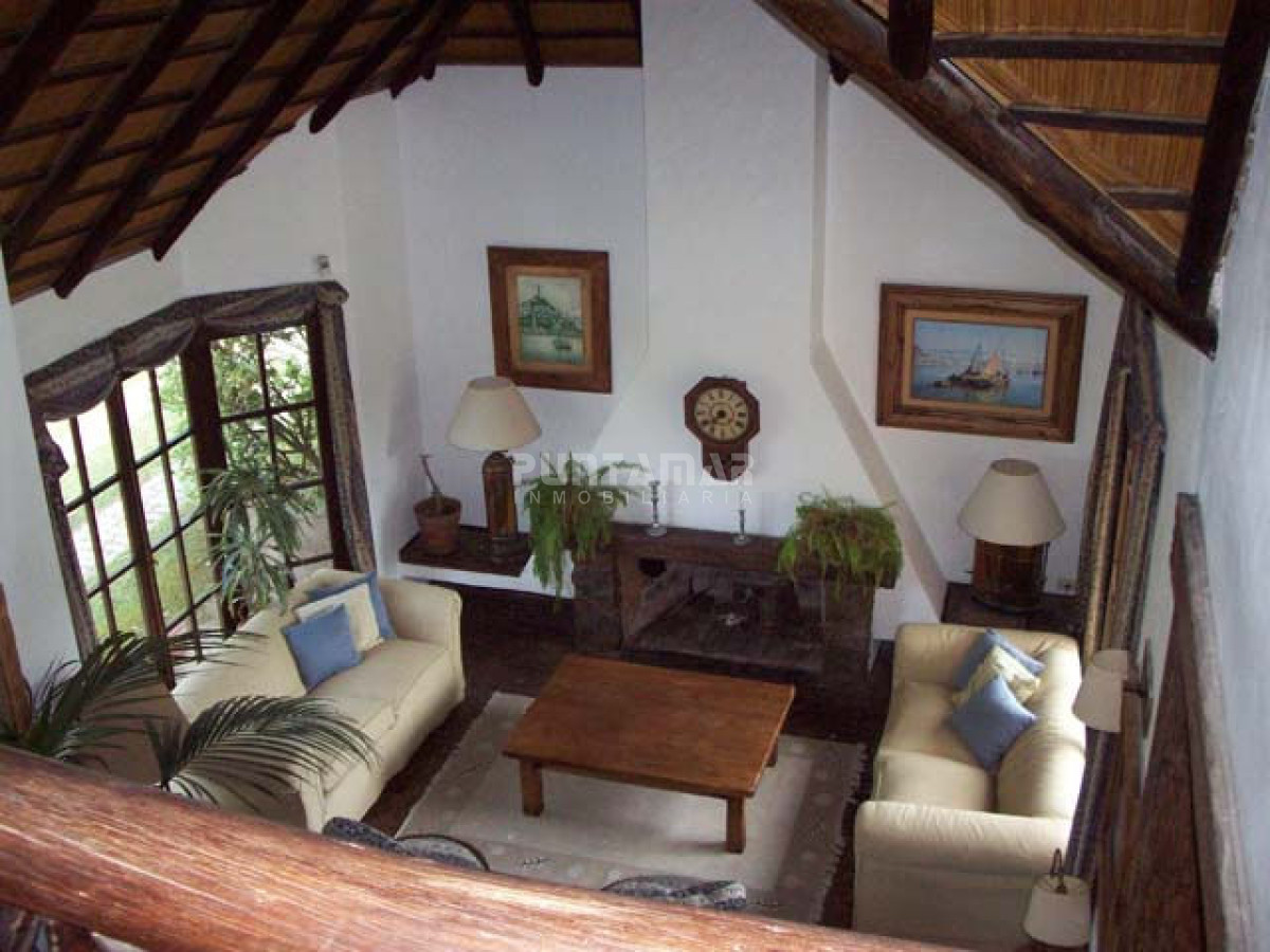Casa ID.210719 - CASA A LA VENTA UBICADA A POCAS CUADRAS DE PLAYA BRAVA PUNTA DEL ESTE