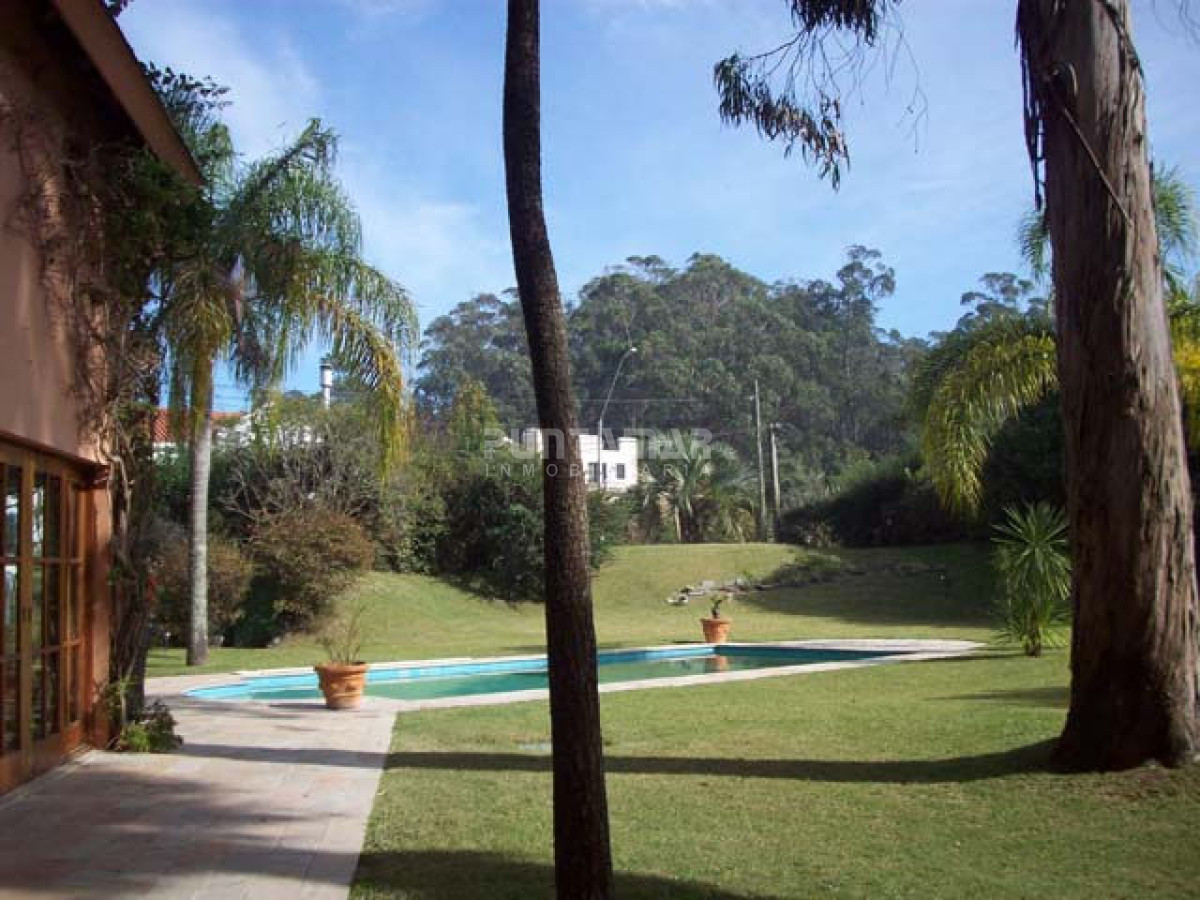 Casa ID.210719 - CASA A LA VENTA UBICADA A POCAS CUADRAS DE PLAYA BRAVA PUNTA DEL ESTE