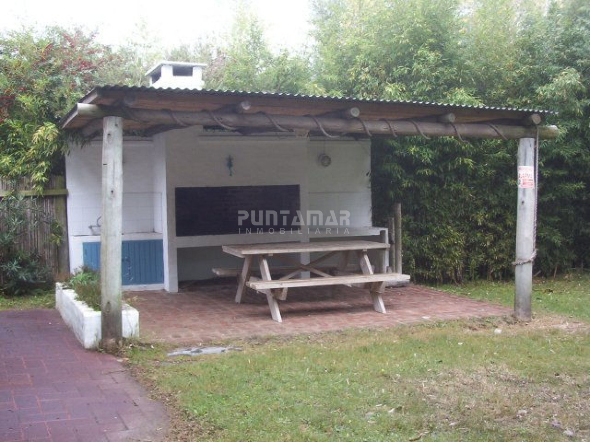 Casa ID.210761 - ALQUILER TRADICIONAL CASA DE LA BARRA A METROS DEL PUENTE