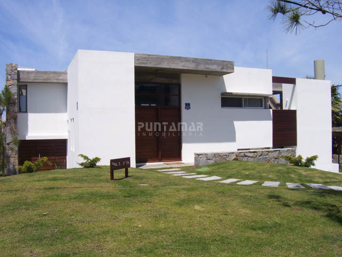 Casa ID.210785 - VENTA DE CASA EN PUNTA DEL ESTE, EL CHORRO 5 DORMITORIOS