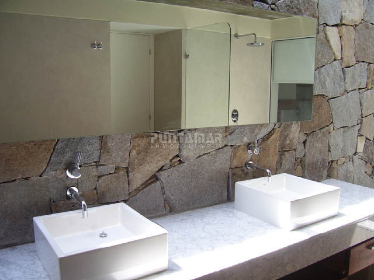 Casa ID.210785 - VENTA DE CASA EN PUNTA DEL ESTE, EL CHORRO 5 DORMITORIOS