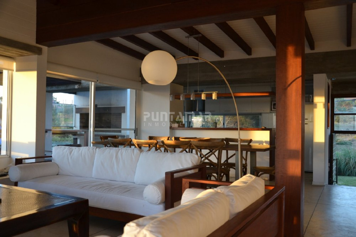 Casa ID.210785 - VENTA DE CASA EN PUNTA DEL ESTE, EL CHORRO 5 DORMITORIOS